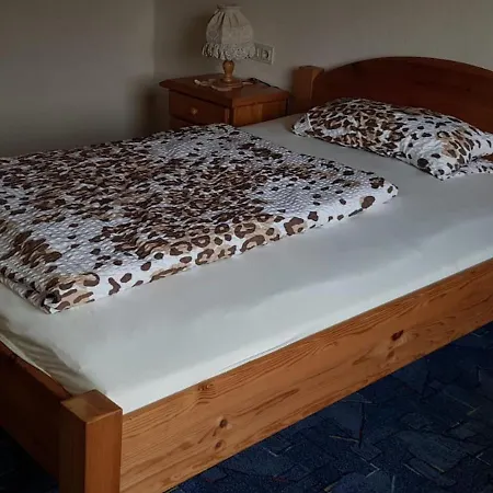 Appartement Secluded Holiday In Near Lake, City Centre Hallschlag