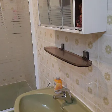 Secluded Holiday In Near Lake, City Centre Appartement *