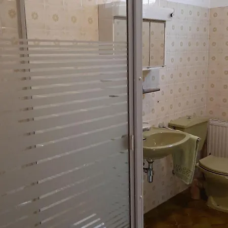 Secluded Holiday In Near Lake, City Centre Appartement *